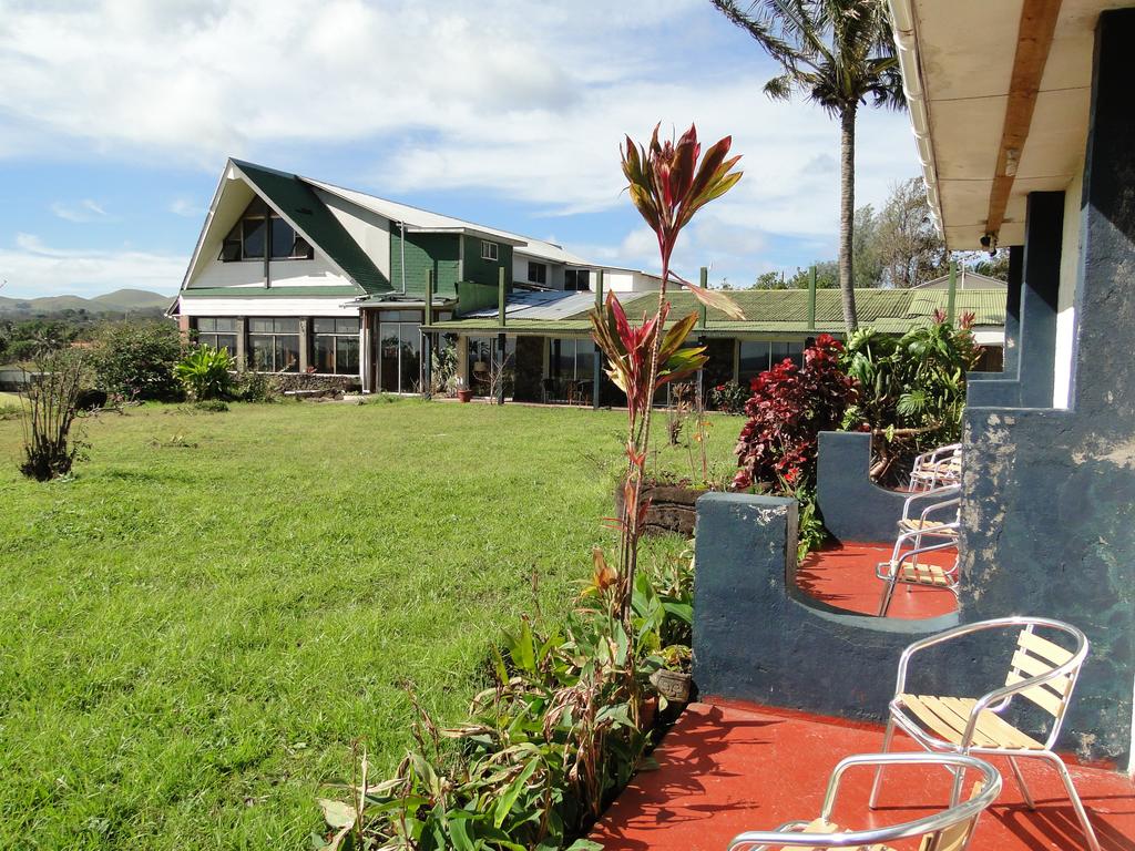 visiting easter island - where to stay on easter island
