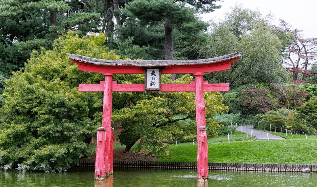 a view of a Japanese style gateway in the Brooklyn Botanical Garden in New York City